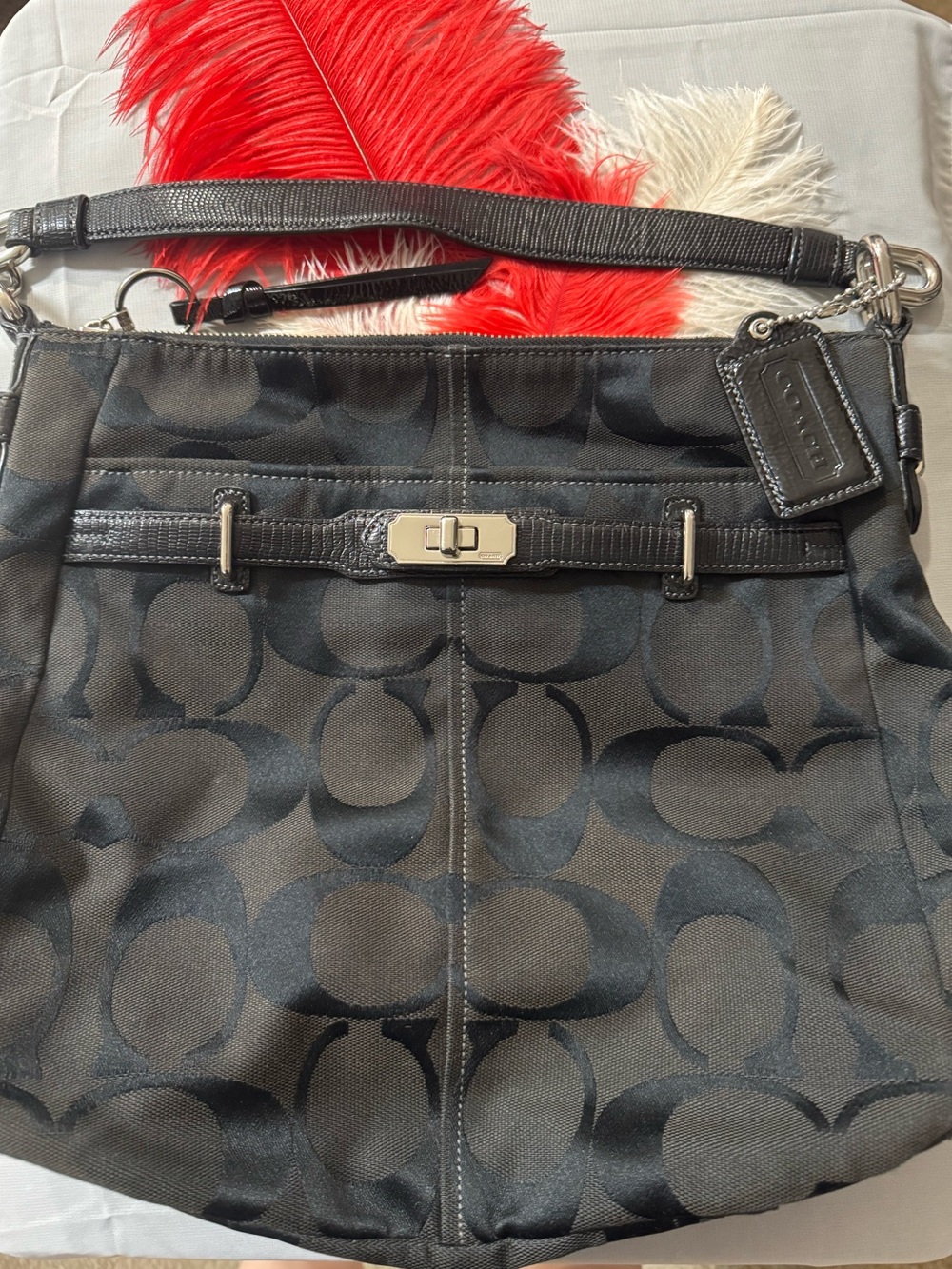 COACH Iconic Signature C Black Canvas Shoulder Bag - 💯% Authentic- Pre-loved/EUC